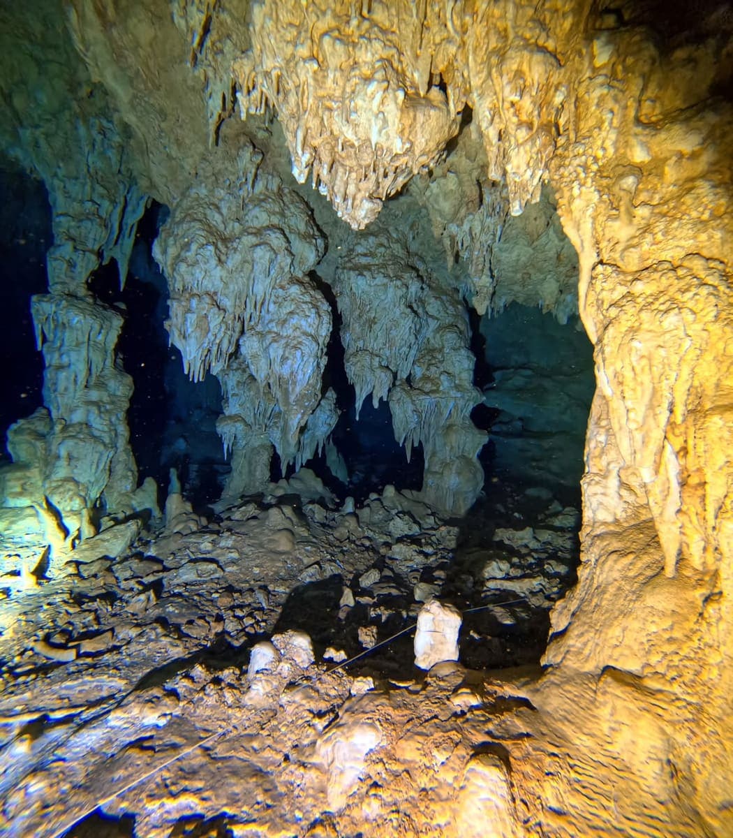 Cavern diving — no cave cert (1/8)